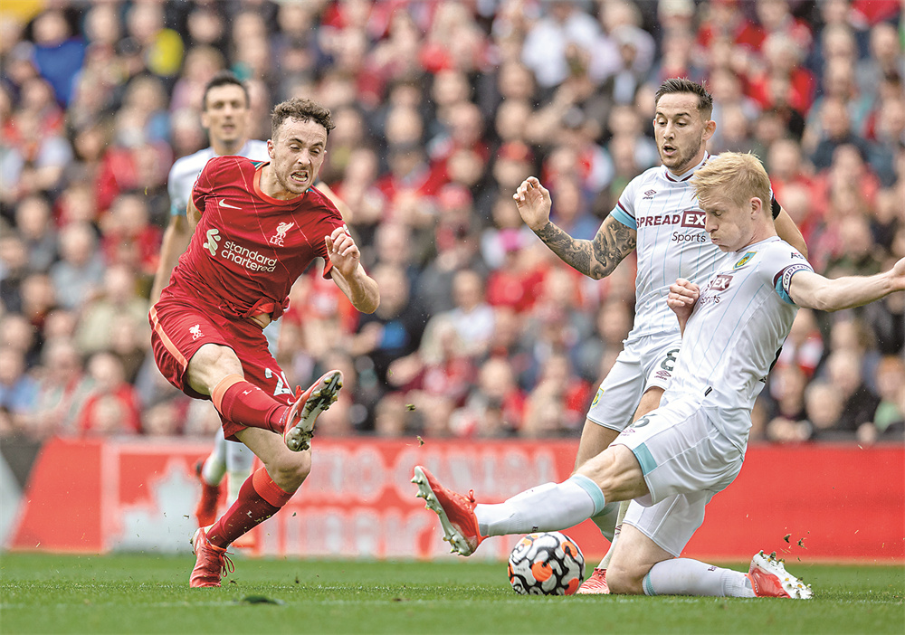 戏剧性拉满，内马尔自八月初后首次破门随后又送出一粒点球（戏剧拉满：内马尔收获八月初后首球，转身又送点球）