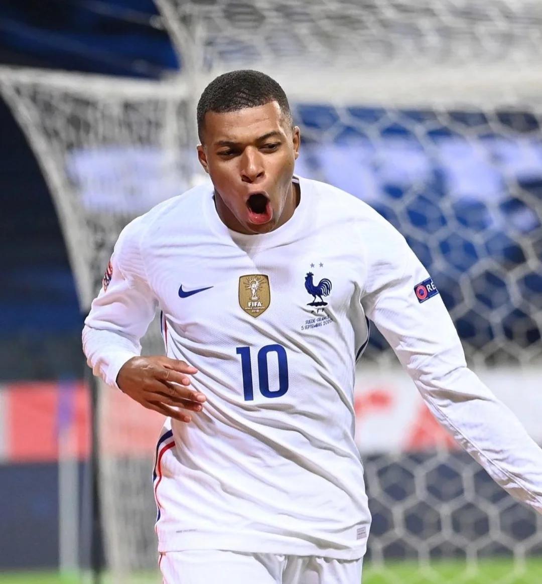 弗赖堡vs圣保利：金特尔、格里福首发，藤田让瑠奇马、梅茨出战（弗赖堡对阵圣保利：金特尔、格里福先发，藤田让瑠、奇马、梅茨登场）