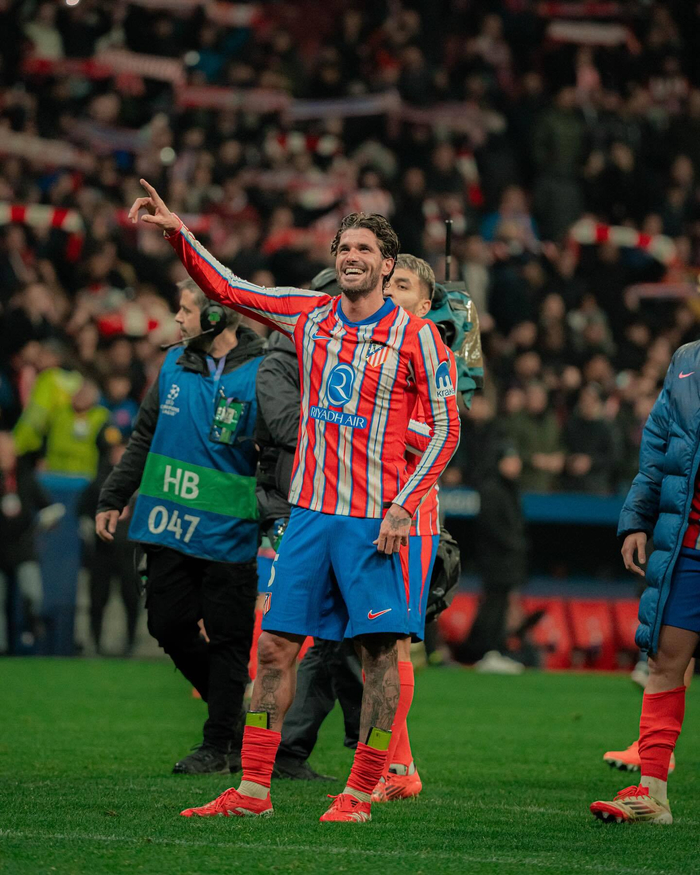 弗罗因德：对诺伊尔的未来我们并不着急；拜仁确实联系过安东尼（弗罗因德：不急于敲定诺伊尔未来；拜仁确与安东尼有过接触）