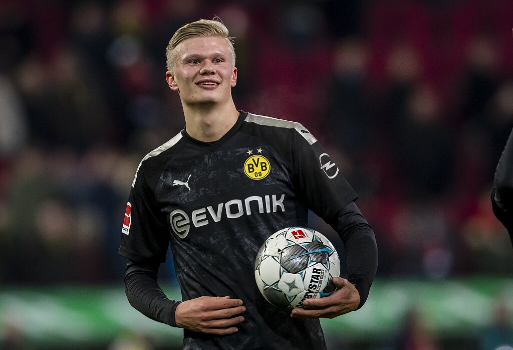 近4届欧预赛+世预赛射手榜：凯恩40球第1，C罗32球第2（近四届欧预赛与世预赛射手榜：凯恩40球居首，C罗32球次席）