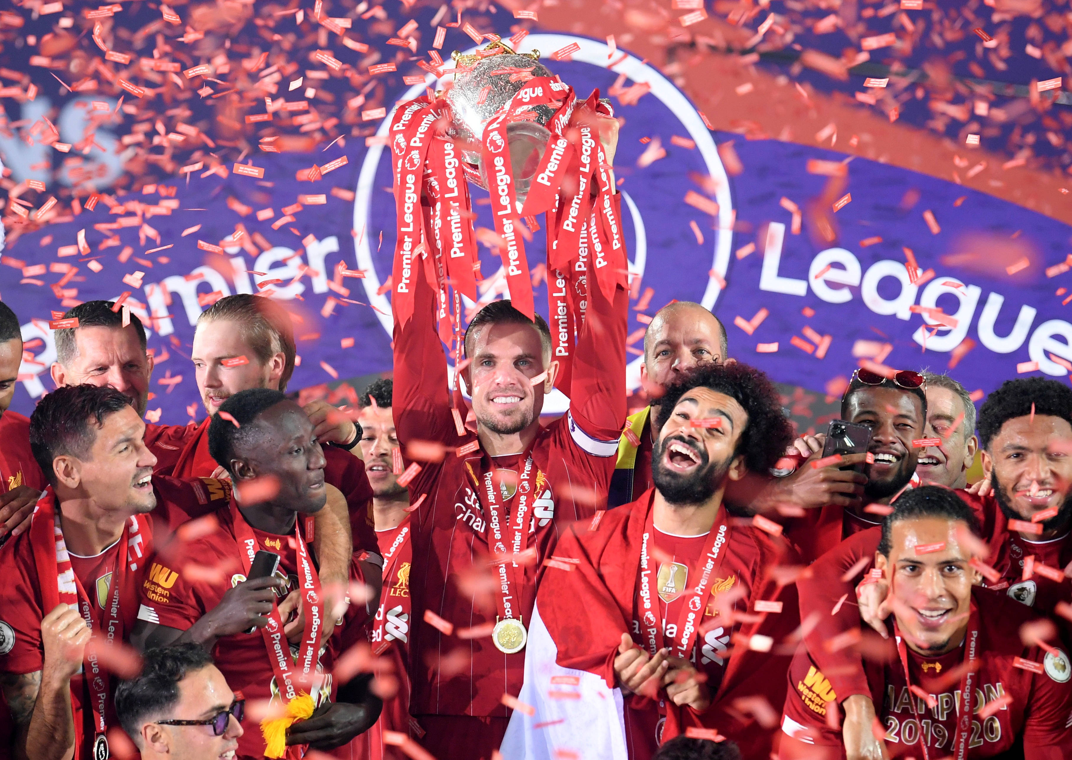 米堡官方：允许主帅爱德华兹与狼队谈判，已与后者达成协议条款（米堡官宣：主帅爱德华兹获准与狼队谈判，双方已就条款达成一致）