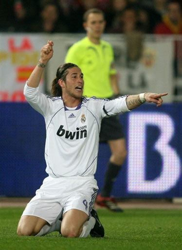 半场战报：门兴格拉德巴赫1-3沃尔夫斯堡，维默尔梅开二度，阿穆拉破门（半场速报：沃尔夫斯堡3-1领先门兴格拉德巴赫，维默尔双响，阿穆拉建功）