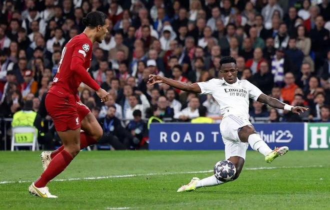 半场战报：帕尔马1-1博洛尼亚，阿德里安-贝尔纳韦，圣地亚哥-卡斯特罗破门（半场速递：帕尔马1-1博洛尼亚，阿德里安-贝尔纳韦与圣地亚哥-卡斯特罗各自建功）