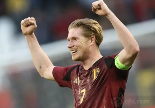 惊险一幕，马竞女足球员梅迪纳头部被膝盖撞到后失去意识（马竞女足惊魂一刻：梅迪纳头部遭膝撞后一度失去意识）