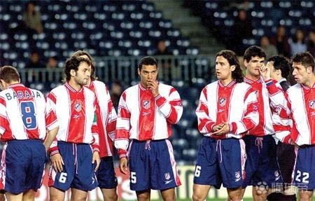 世界足球又一巨星宣布退役（又一位世界足坛巨星正式告别赛场）