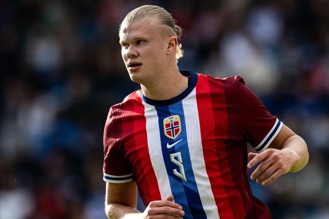 揭幕战温馨一幕！李春江受邀观看广厦总冠军颁奖仪式，受到热烈欢迎（揭幕夜暖心时刻：李春江受邀见证广厦加冕仪式，现场热烈欢迎）